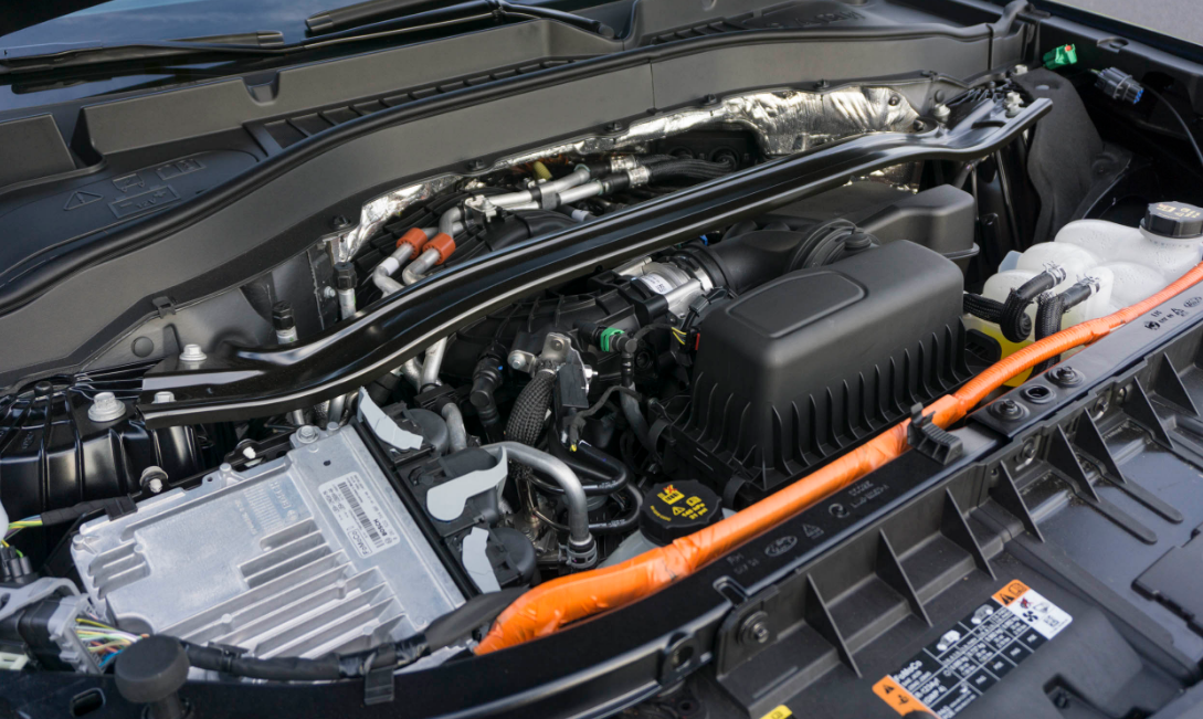 2023 Ford Explorer Platinum Engine