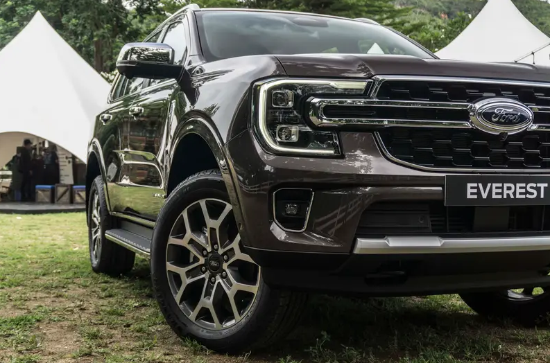 Exploring Luxury and Power: The 2023 Ford Everest Platinum